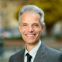 Porträtbild Stephan Hüsler