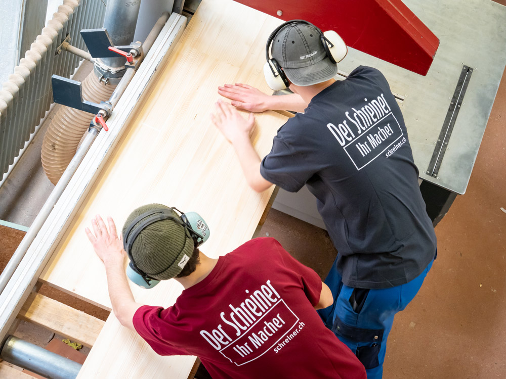 Der Schreiner: ein Holzberuf, bei dem handwerkliches Geschick, Präzision und Teamwork gefragt ist.