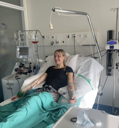 Marion bei der Blutstammzellspende im Spital