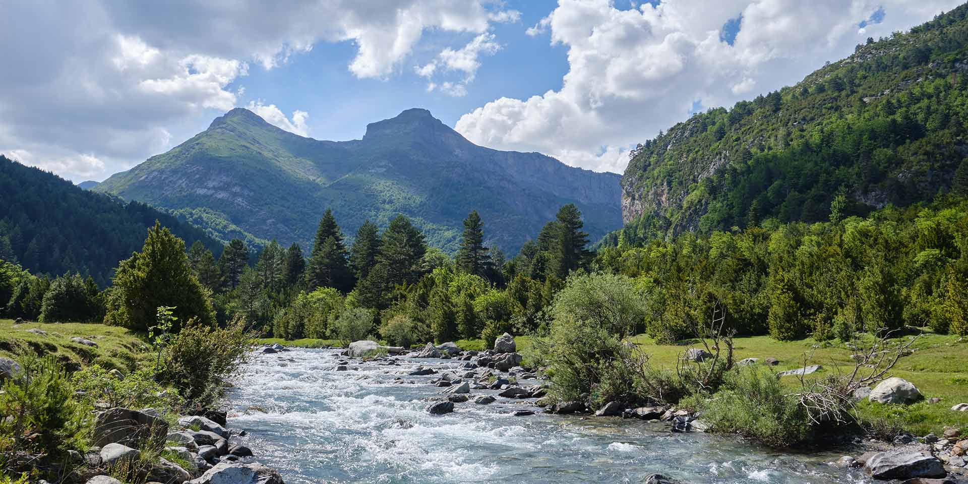 le slow tourisme dans les pyrénées : redécouvrir le temps et l’essentiel