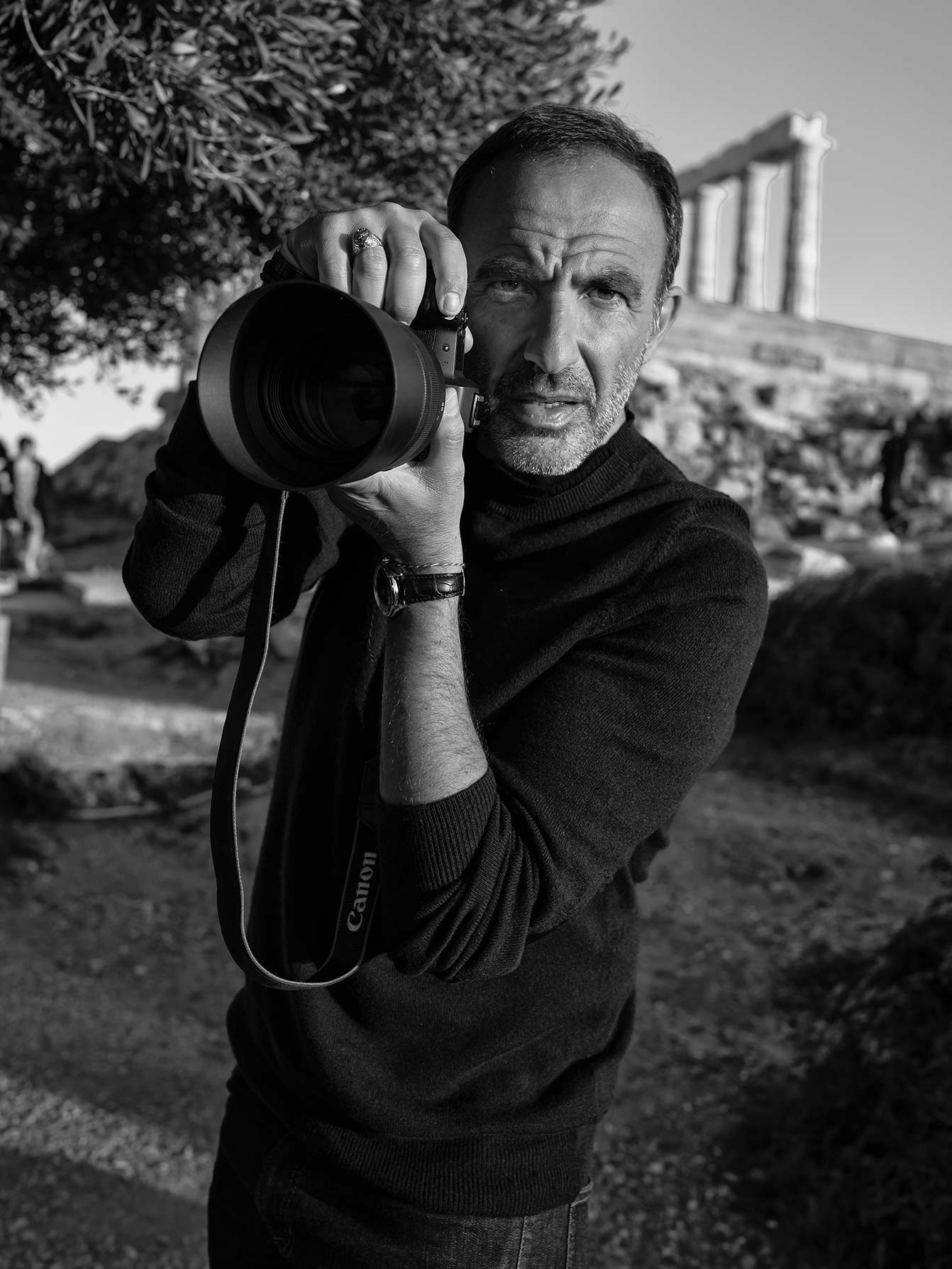 Nikos Aliagas, star incontestée de la télévision, présentateur, journaliste, acteur, chanteur et photographe