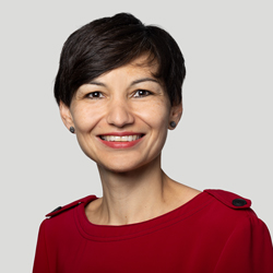 Sarah Bestgen,Dozentin