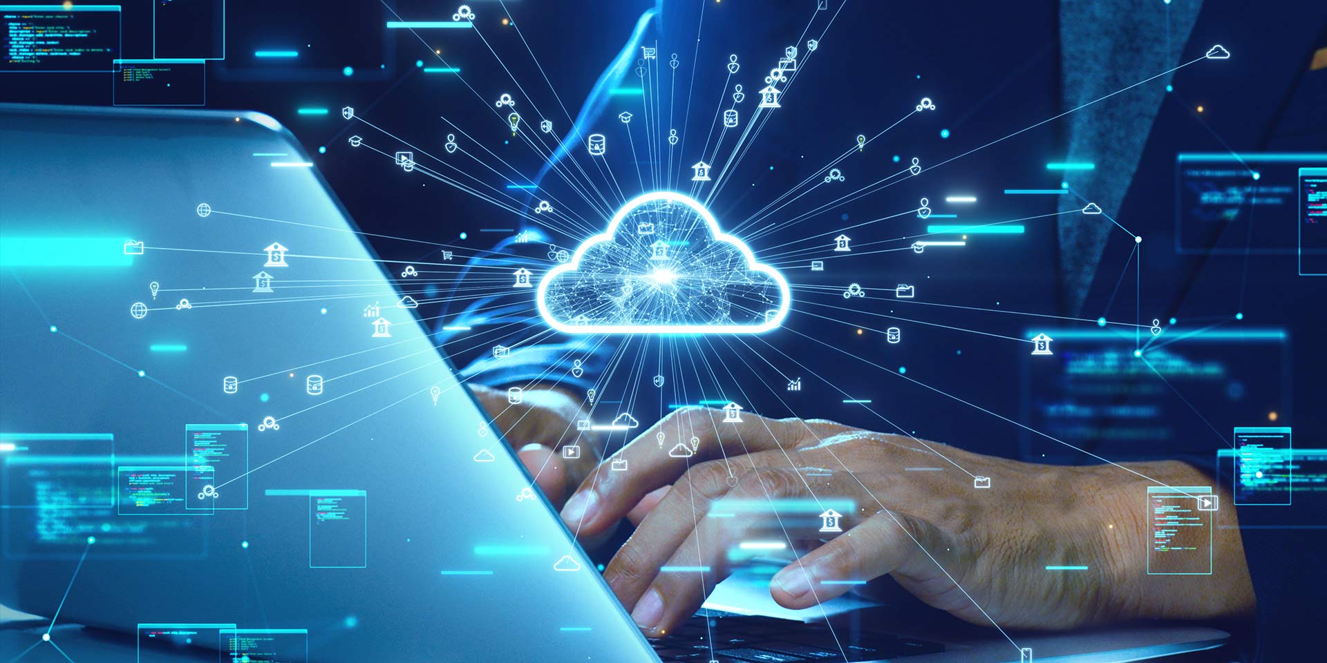 nahaufnahme von händen,  auf einem laptop tippen,  einem leuchtenden wolkensymbol  symbolen für den digitalen datenfluss,   cloud-computing-technologie darstellen