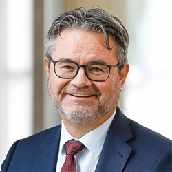 Lukas SchererProfessor für Organisation und Führung am IOL Institut für Organisation und Leadership der OST