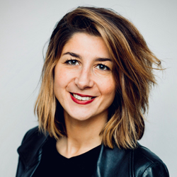 Claudia RuzzaDirectrice Générale, Positiv